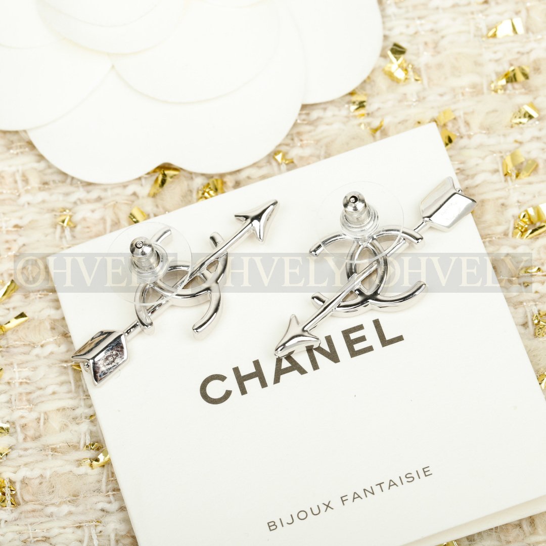 샤넬 CHANEL CC 로고 에로 스터드 이어링 상품 썸네일