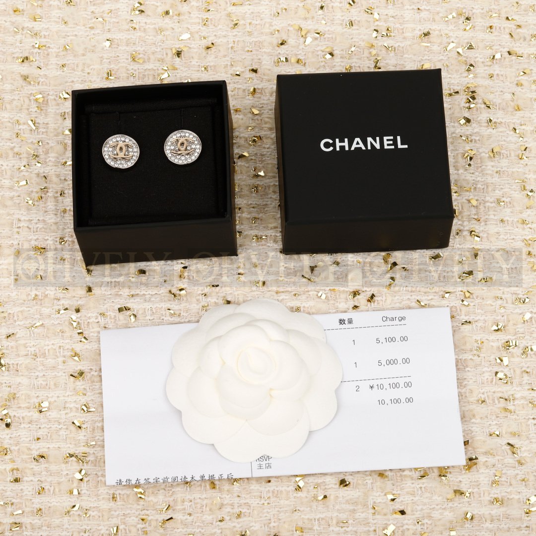 샤넬 CHANEL 크리스탈 파베 라운드 이어링 상품 썸네일