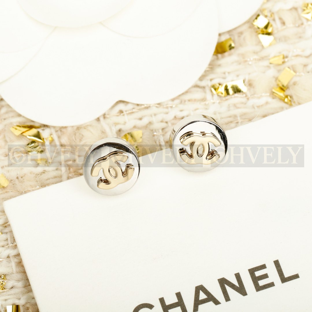 샤넬 CHANEL 바이컬러 버튼 이어링 상품 썸네일