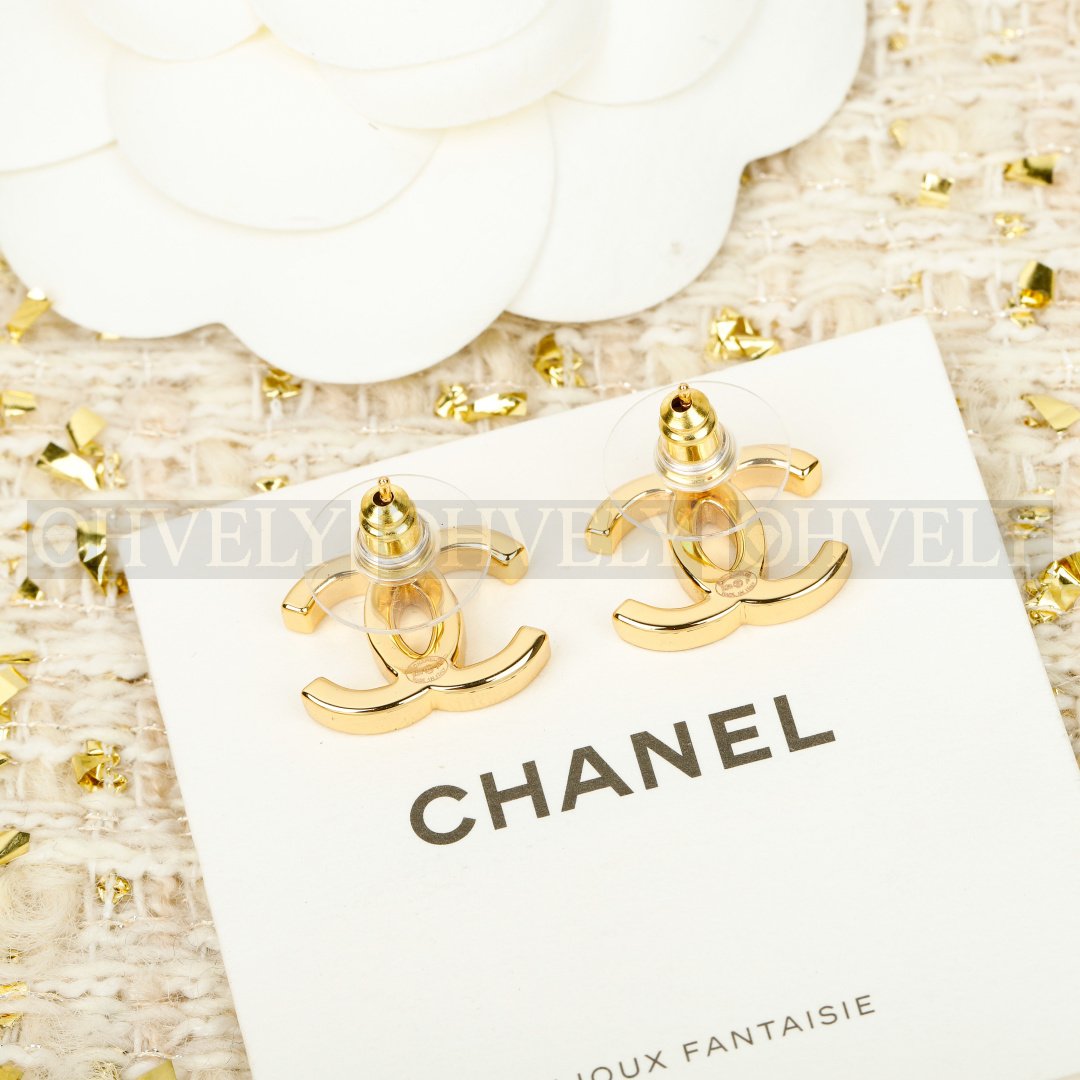 샤넬 CHANEL 블랙 에나멜 라인 이어링 상품 썸네일