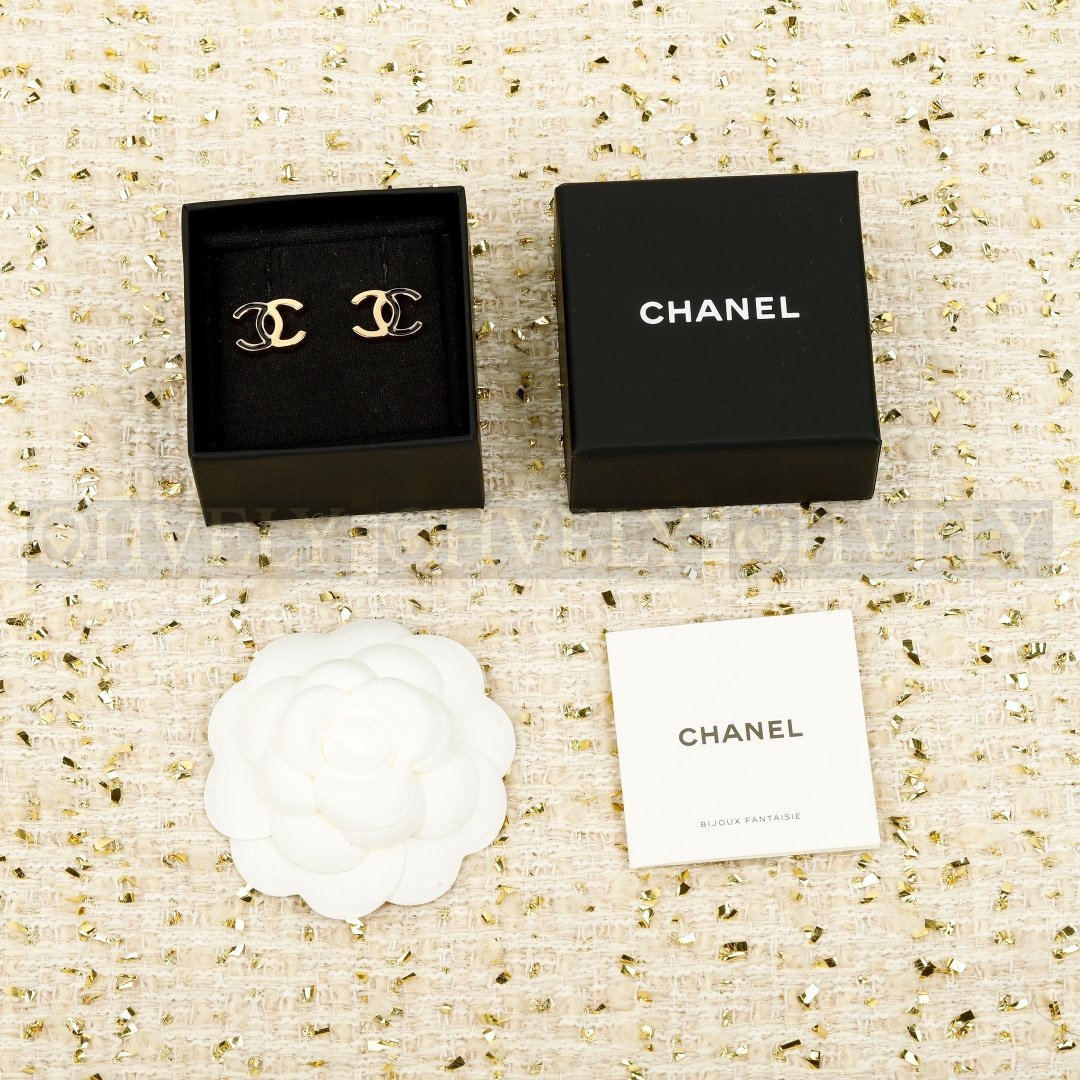 샤넬 CHANEL 블랙 에나멜 라인 이어링 상품 썸네일