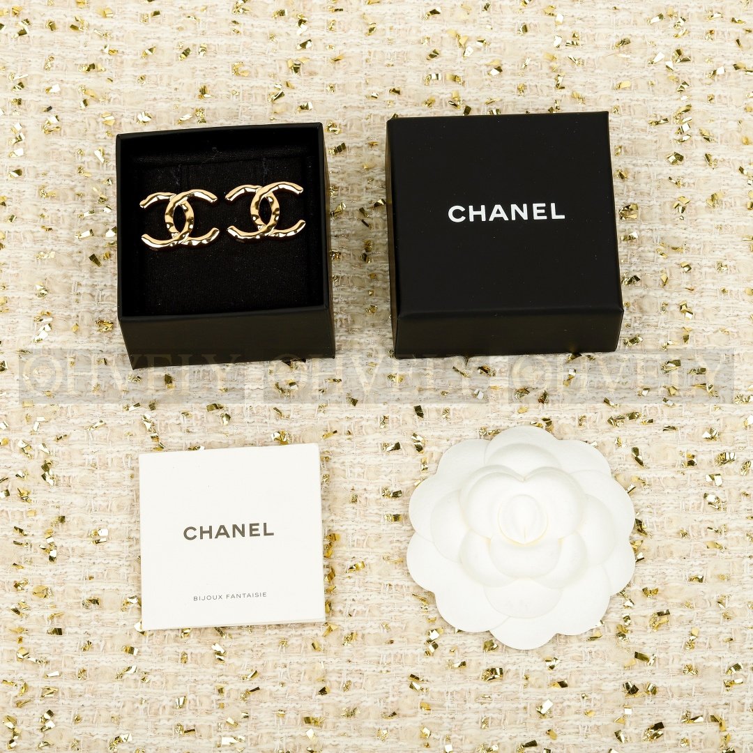 샤넬 CHANEL CC 로고 이어링 (골드) 상품 썸네일