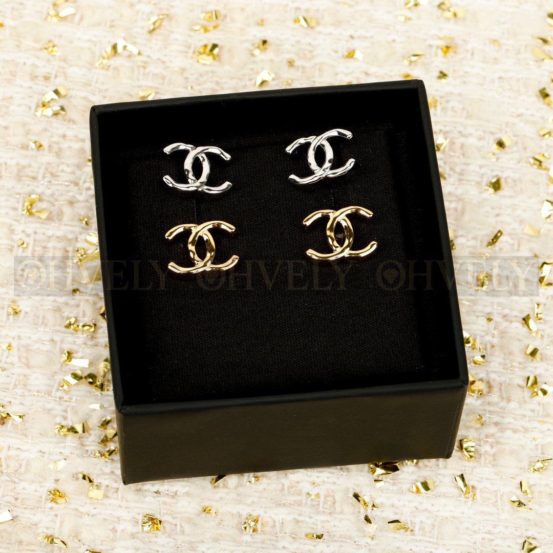 샤넬 CHANEL 해머드 스터드 이어링 (골드) 상품 썸네일