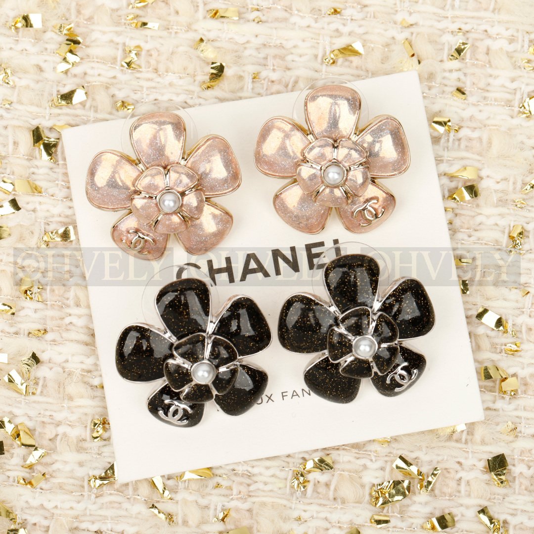 샤넬 CHANEL 크루즈 쇼 까멜리아 스터드 이어링 (화이트) 상품 썸네일