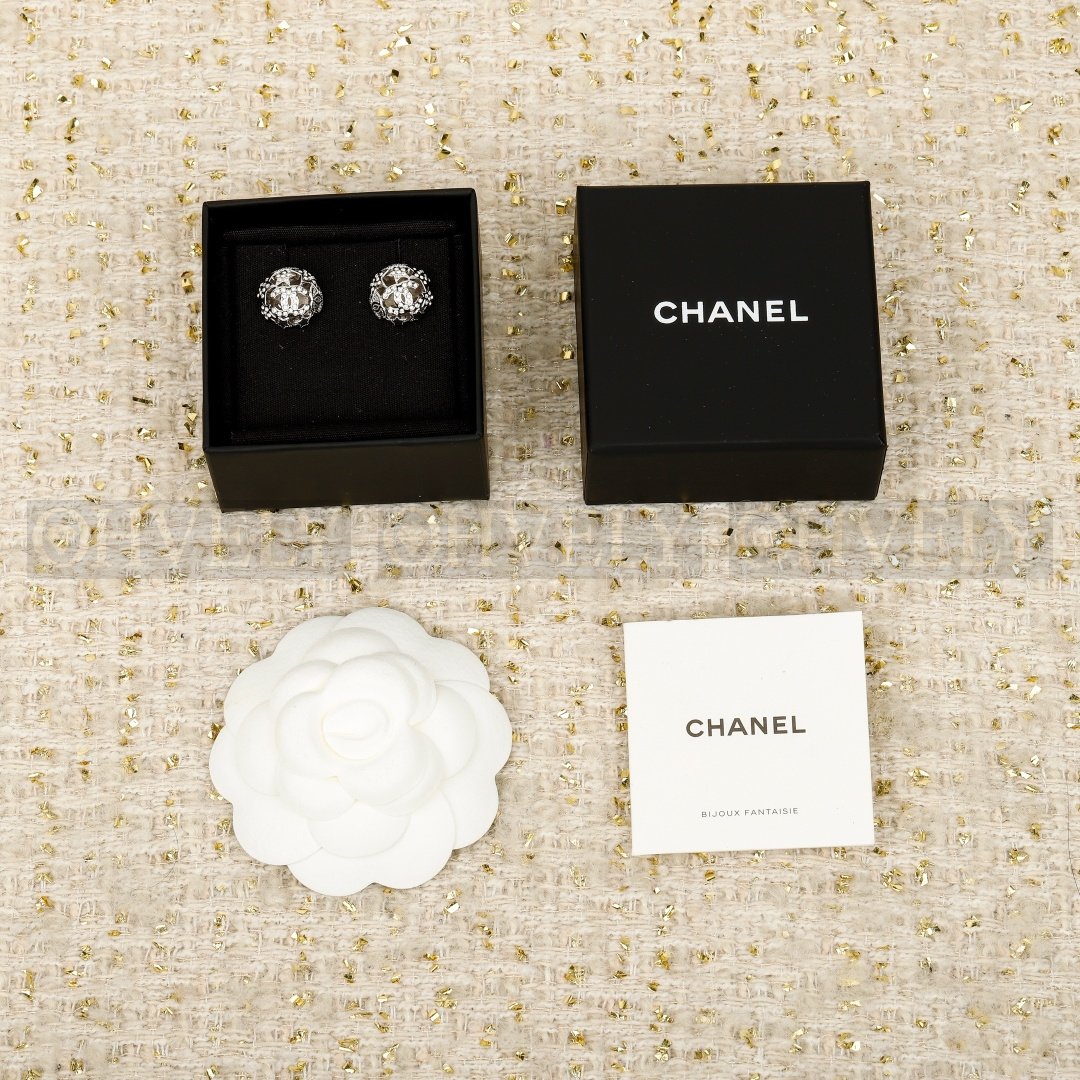 샤넬 CHANEL 크리스탈 스타 돔 이어링 상품 썸네일