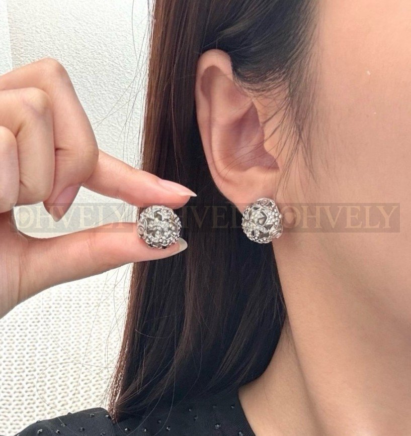 샤넬 CHANEL 크리스탈 스타 돔 이어링 상품 썸네일