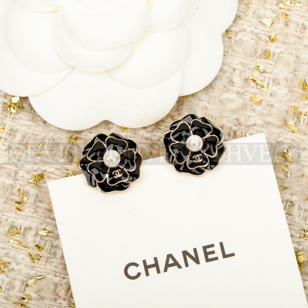 샤넬 CHANEL 크루즈 컬렉션 까멜리아 스터드 이어링 (블랙) 상품 썸네일