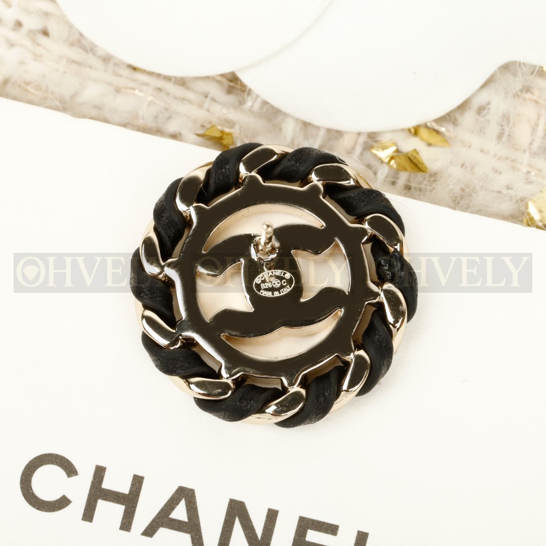 샤넬 CHANEL 메탈 램스킨 스트라스 이어링 상품 썸네일