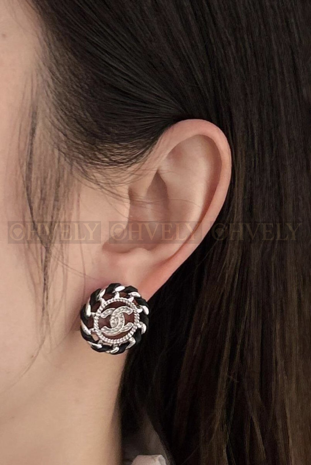 샤넬 CHANEL 메탈 램스킨 스트라스 이어링 상품 썸네일