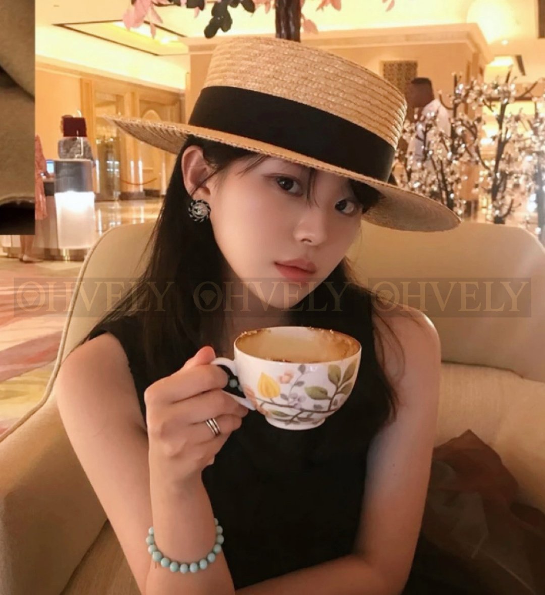 샤넬 CHANEL 메탈 램스킨 스트라스 이어링 상품 썸네일