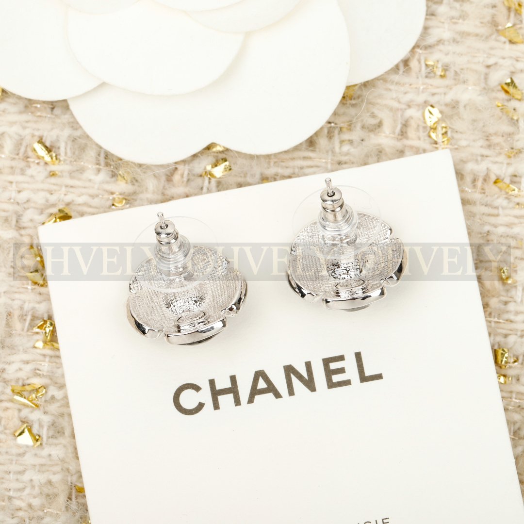 샤넬 CHANEL 크루즈 쇼 까멜리아 스터드 이어링 (블랙) 상품 썸네일