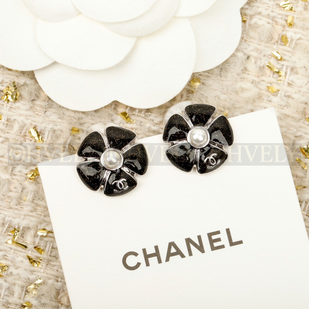 샤넬 CHANEL 크루즈 쇼 까멜리아 스터드 이어링 (블랙) 상품 썸네일