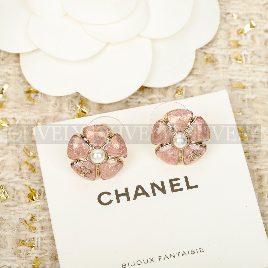 샤넬 CHANEL 크루즈 쇼 까멜리아 스터드 이어링 (핑)