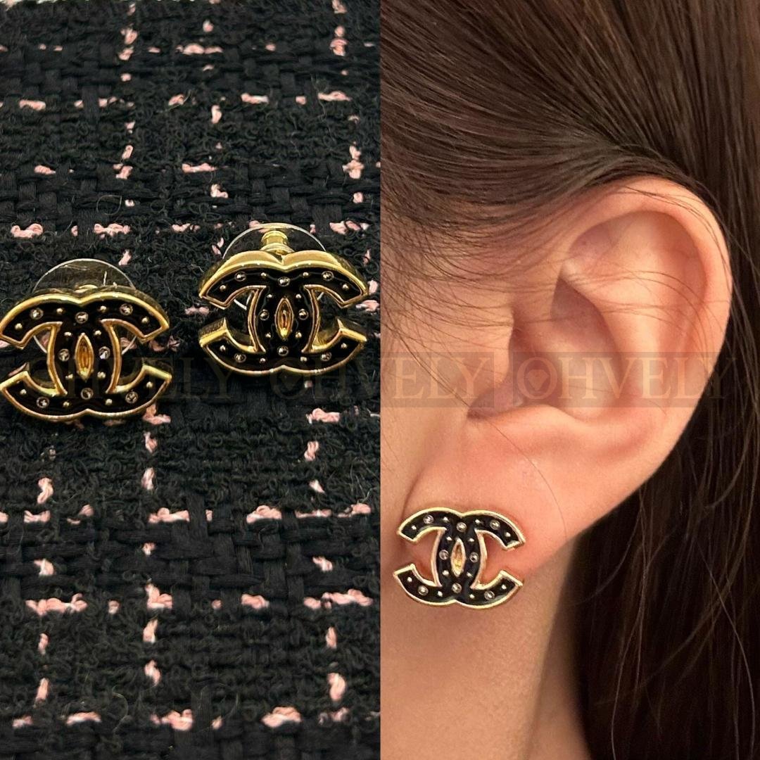 샤넬 CHANEL 레진 스터드 이어링 상품 썸네일