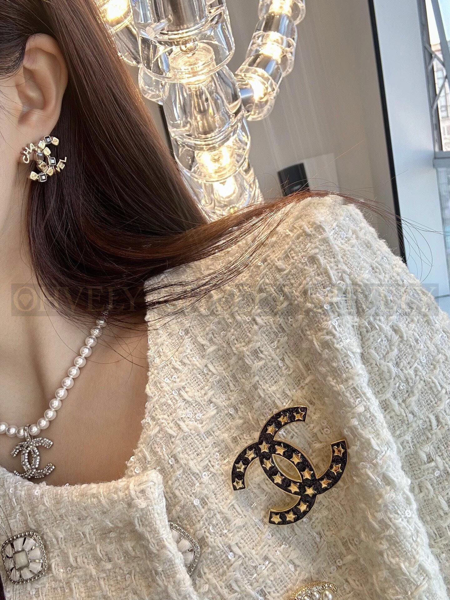 샤넬 CHANEL CC 로고 스톤 & 레터링 이어링 상품 썸네일