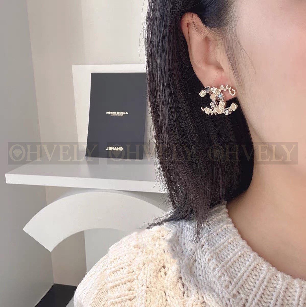 샤넬 CHANEL CC 로고 스톤 & 레터링 이어링 상품 썸네일