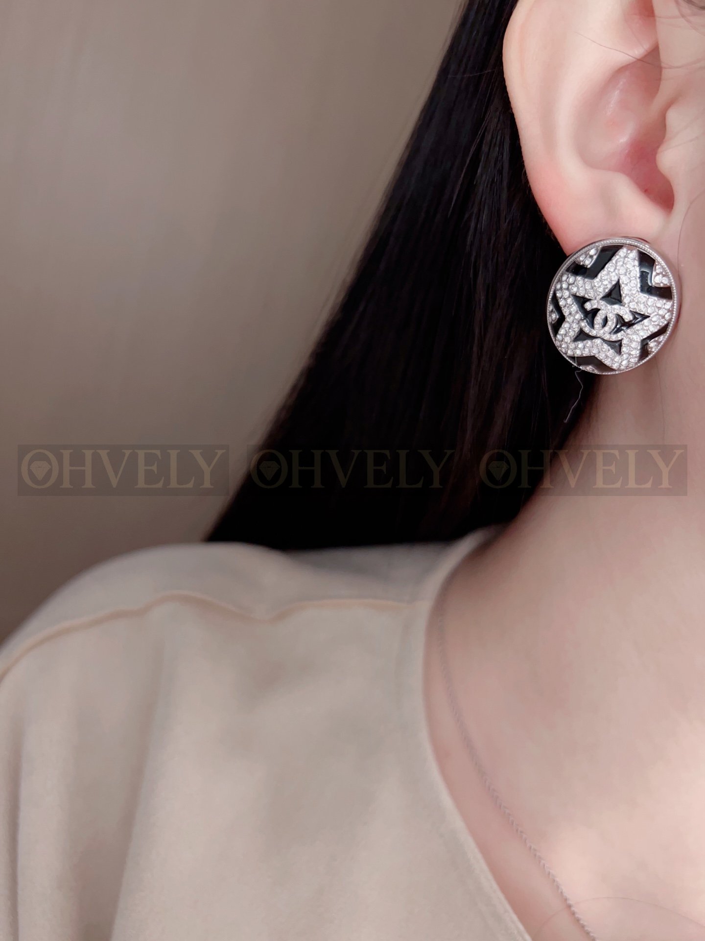 샤넬 CHANEL 블랙 레진 스타 크리스탈 이어링 상품 썸네일