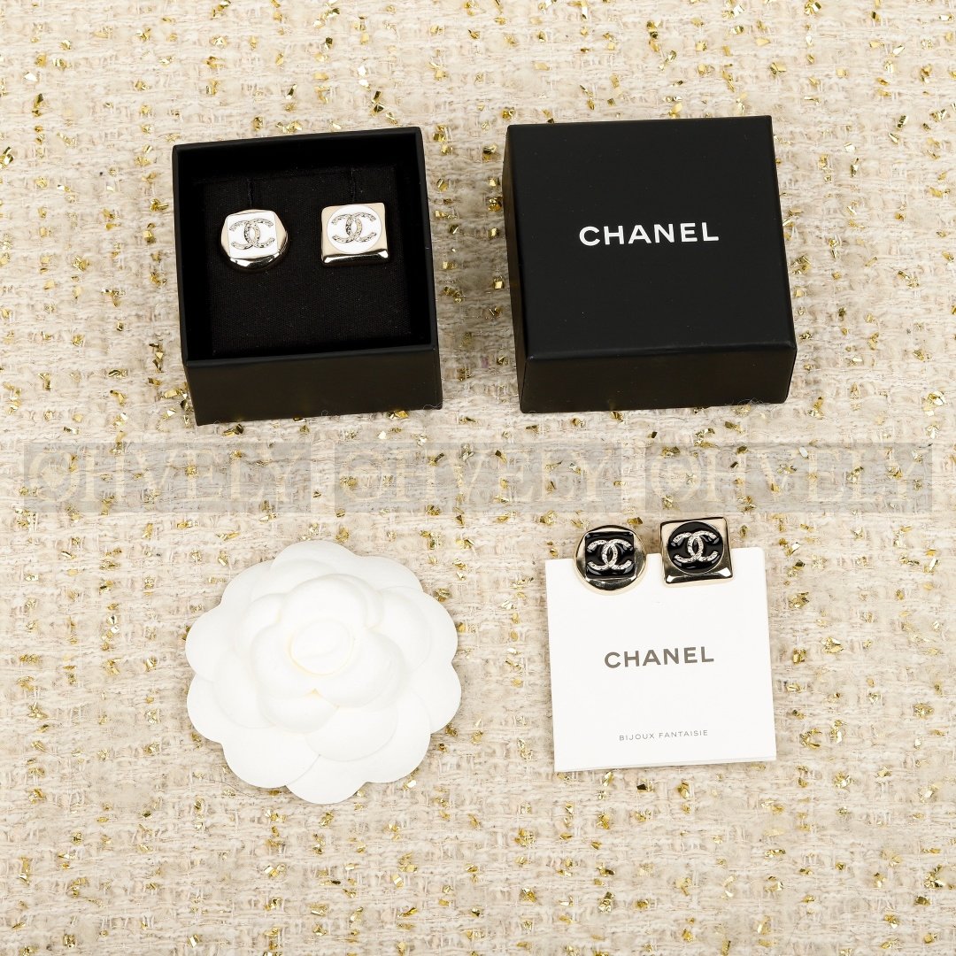 샤넬 CHANEL 비대칭 라운드 & 스퀘어 CC 로고 이어링 (블) 상품 썸네일