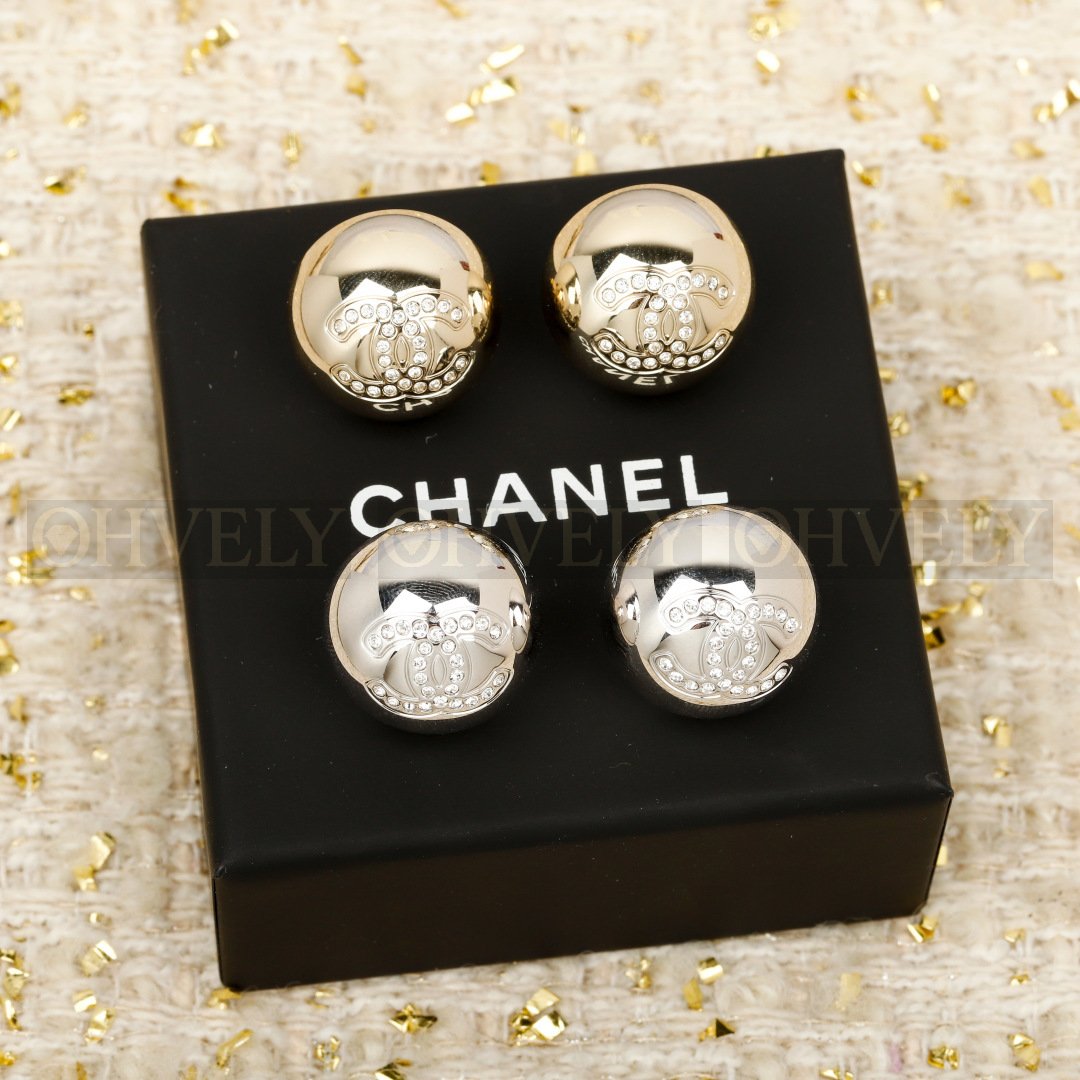 샤넬 CHANEL 메탈 스트라스 돔 이어링 (실버) 상품 썸네일