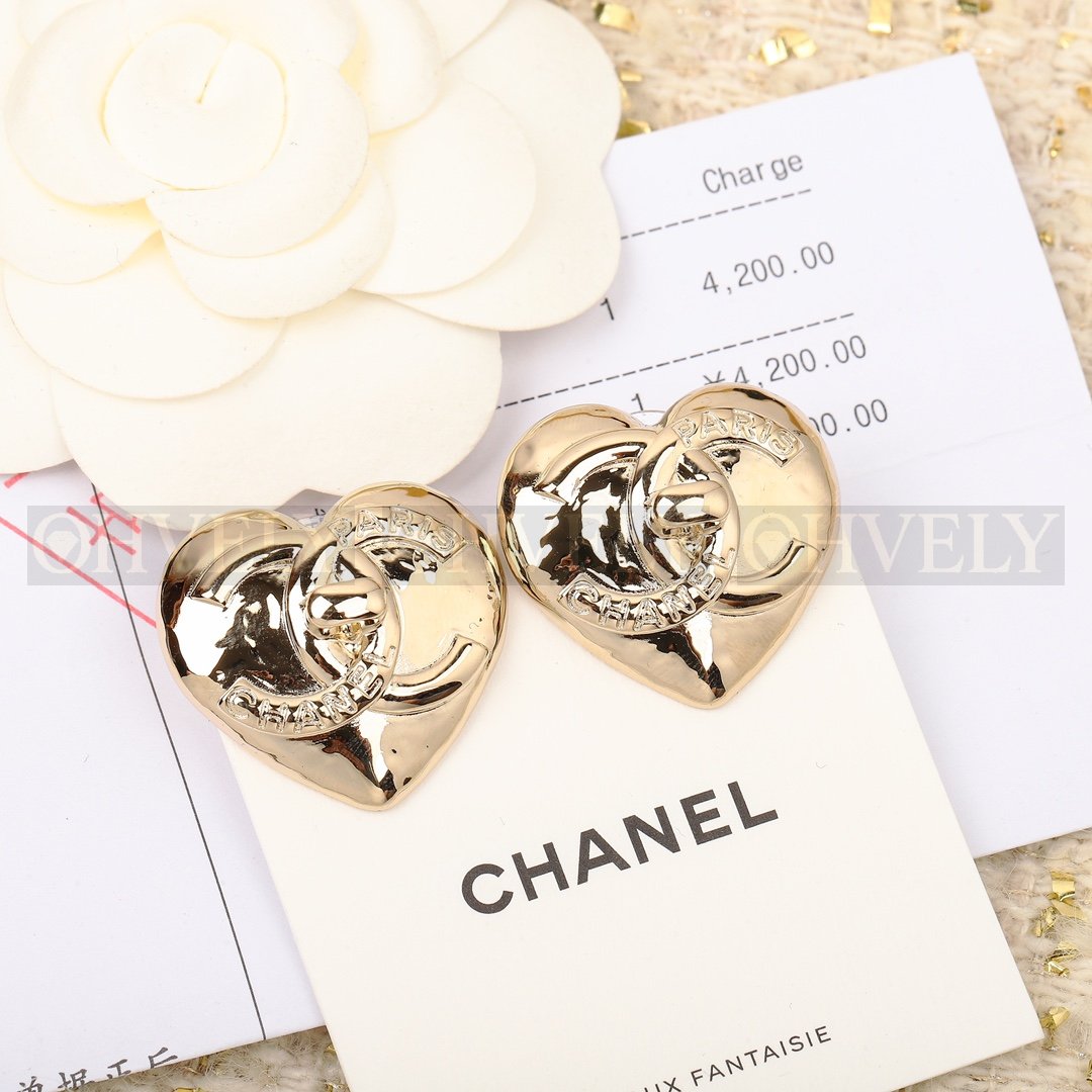 샤넬 CHANEL 22B 하트 CC 로고 메탈 이어링 상품 썸네일