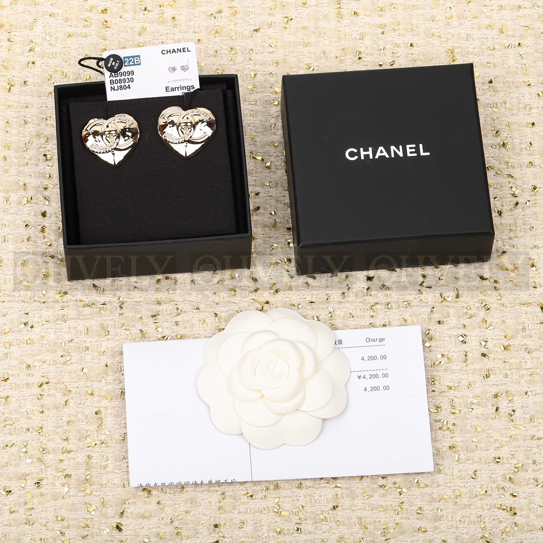 샤넬 CHANEL 22B 하트 CC 로고 메탈 이어링 상품 썸네일
