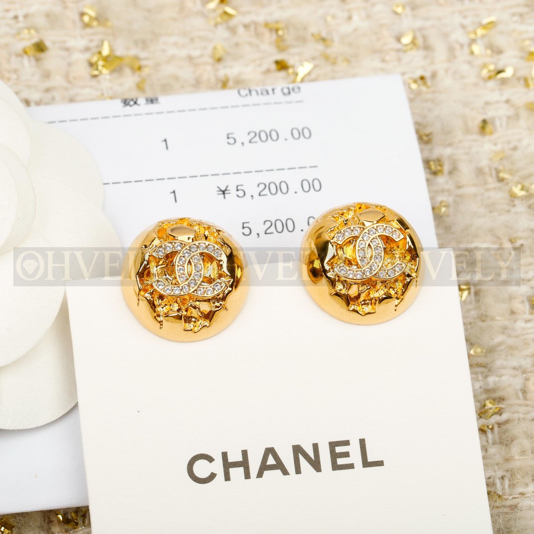 샤넬 CHANEL 해머드 메탈 스트라스 돔 이어링 상품 썸네일