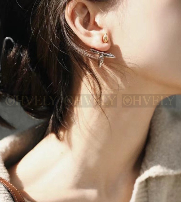 루이비통 Louis Vuitton 북클 드레이유 퓨어 LV 이어링 상품 썸네일