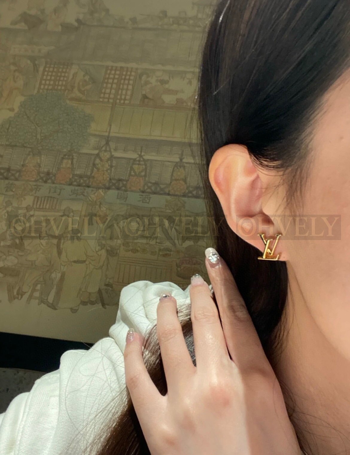 루이비통 Louis Vuitton 북클 드레이유 LV 아이코닉 에나멜 이어링 (골드) 상품 썸네일