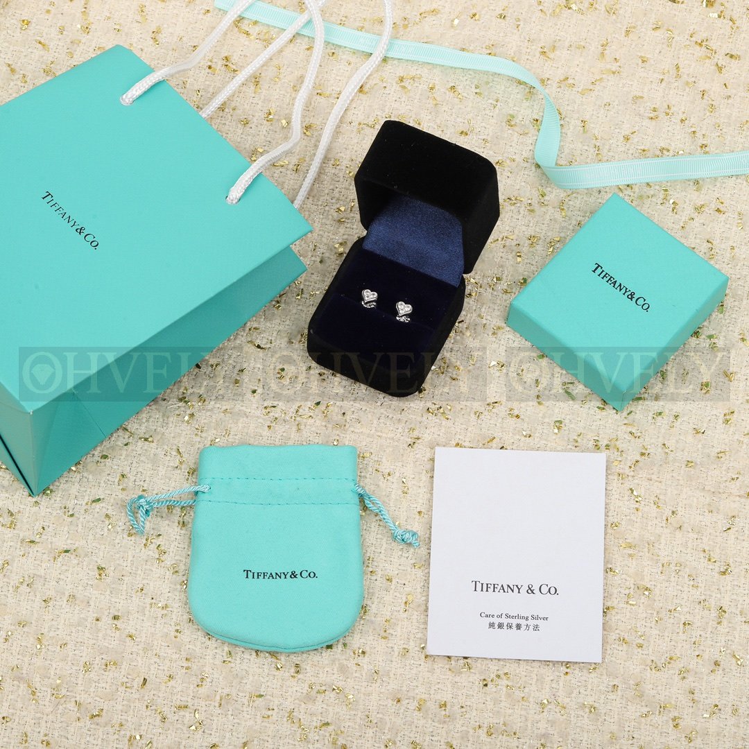티파니앤코 Tiffany & Co. 센티멘탈 하트 이어링 상품 썸네일