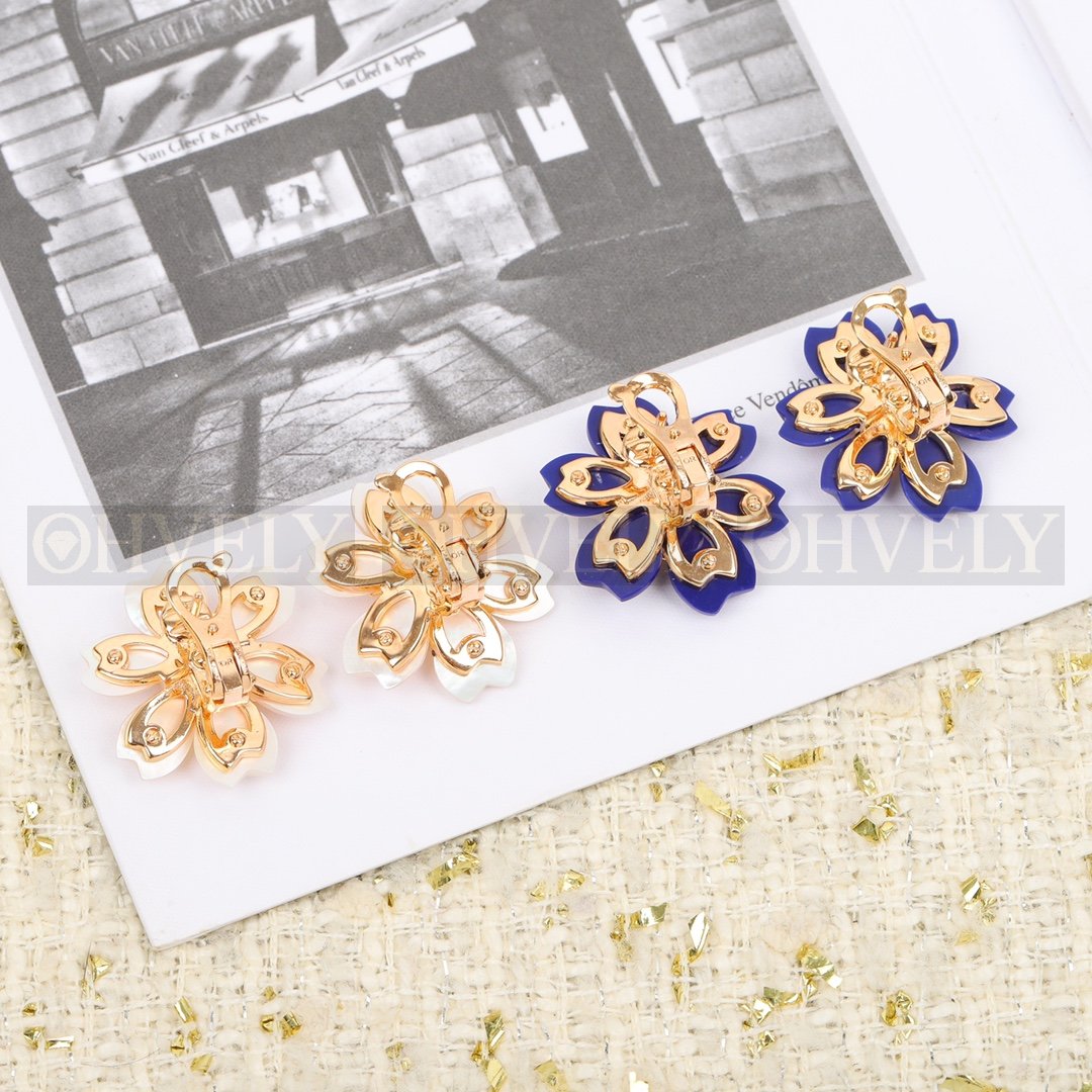 반클리프 아펠 Van Cleef & Arpels 로즈 드 노엘 이어링 미니 모델 ( 화이트, 블루 ) 상품 썸네일