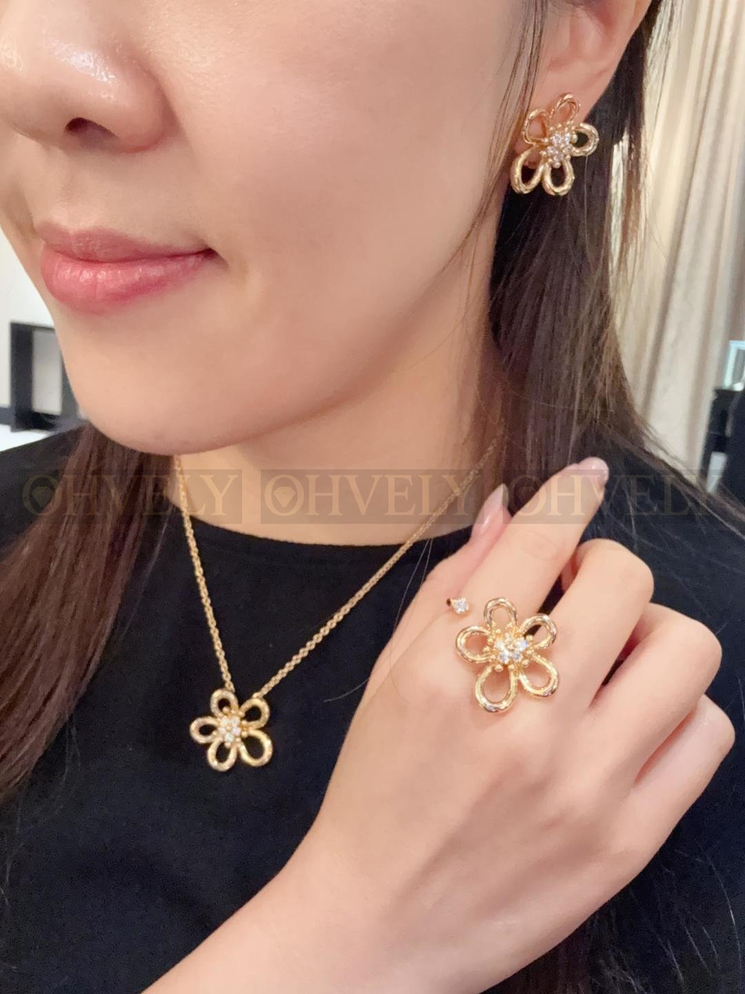 반클리프 아펠 Van Cleef & Arpels 플라워레이스 이어링 ( 금판 ) 상품 썸네일