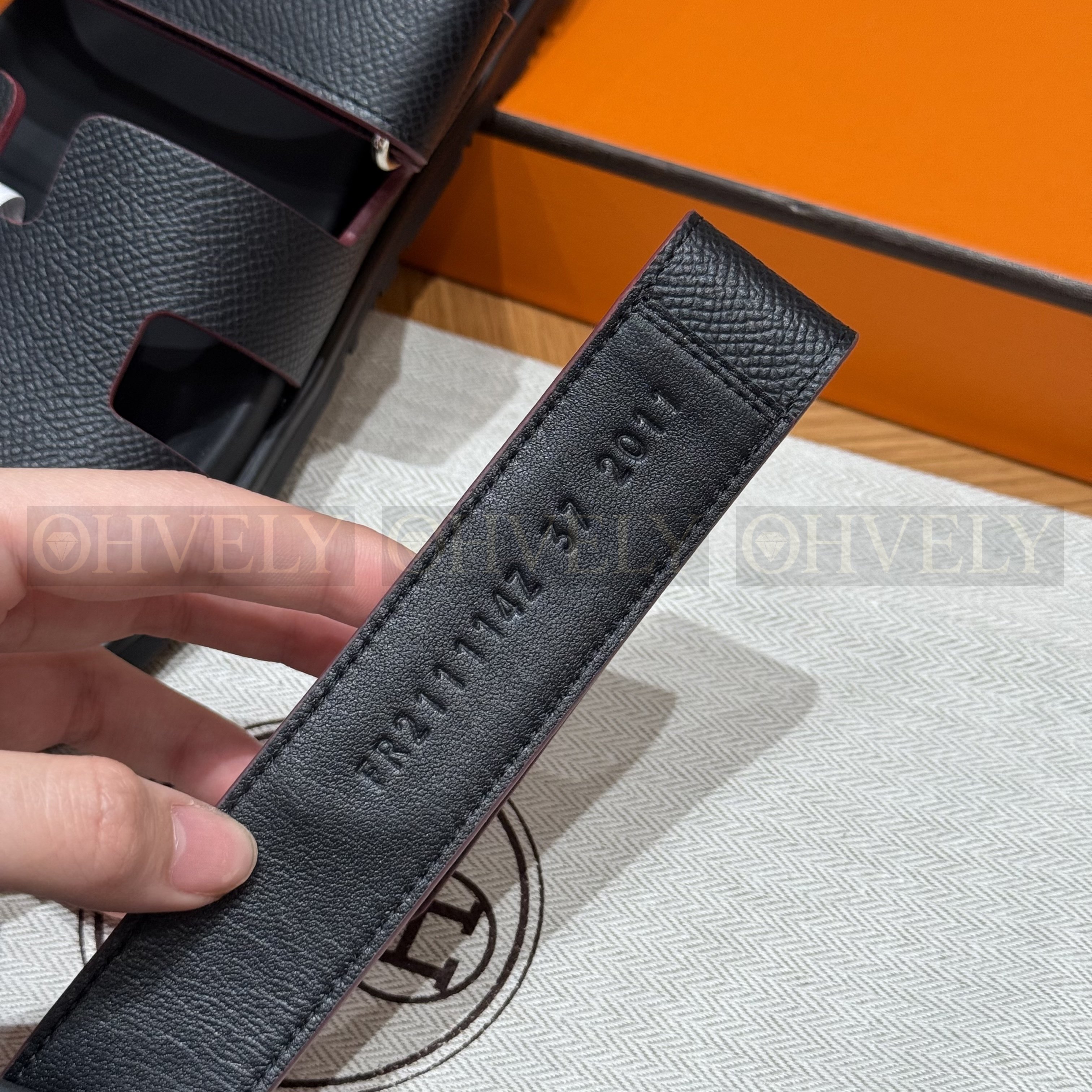 HERMÈS 에르메스 칩레 샌들 엡송 카프스킨 & 블랙 로버 솔 (Noir) 상품 썸네일