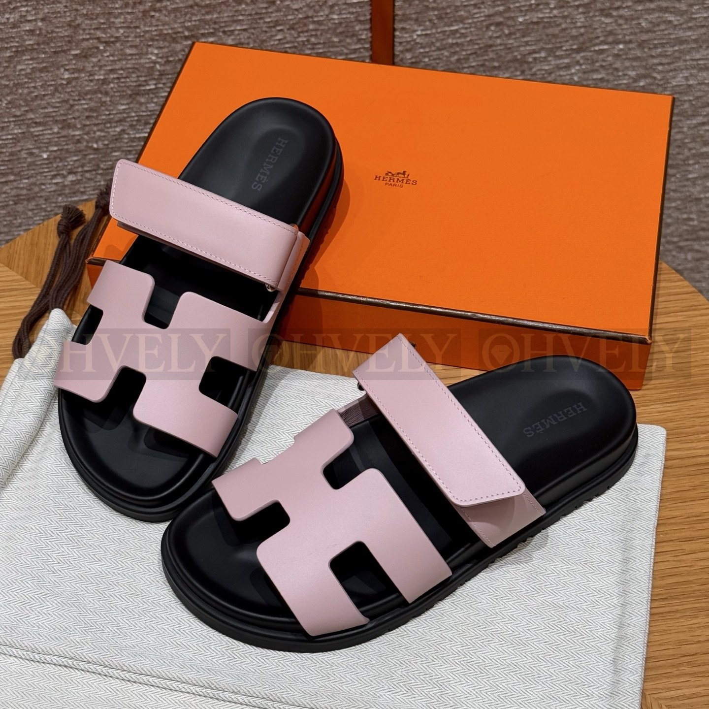 HERMÈS 에르메스 칩레 샌들 카프스킨 & 블랙 로버 솔 (Rose cancan) 상품 썸네일