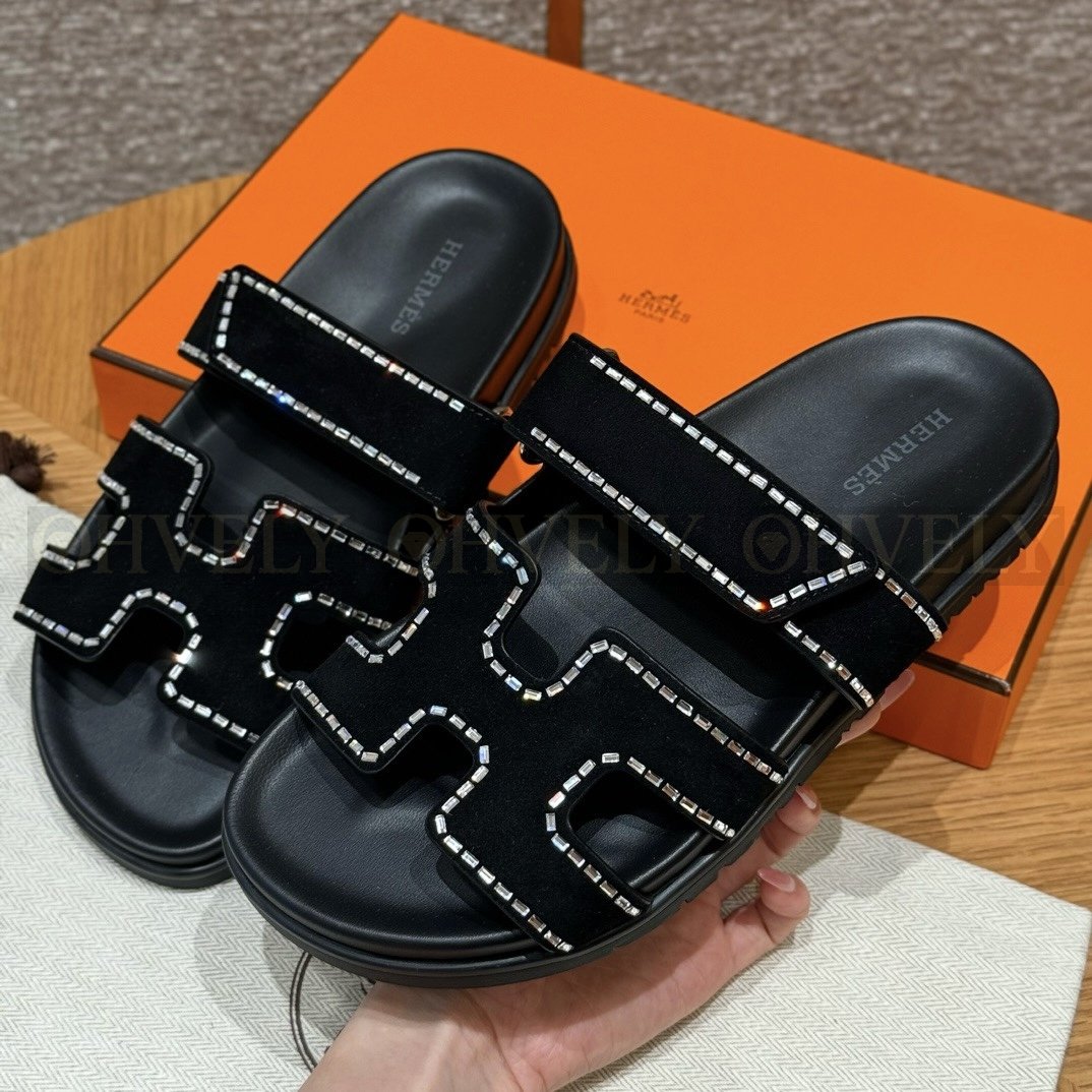 HERMÈS 에르메스 칩레 샌들 스웨이드 고트스킨 & 크리스탈 디테일 (Noir) 상품 썸네일