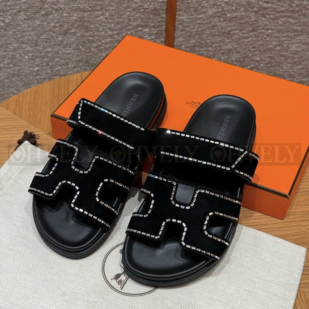HERMÈS 에르메스 칩레 샌들 스웨이드 고트스킨 & 크리스탈 디테일 (Noir) 상품 썸네일