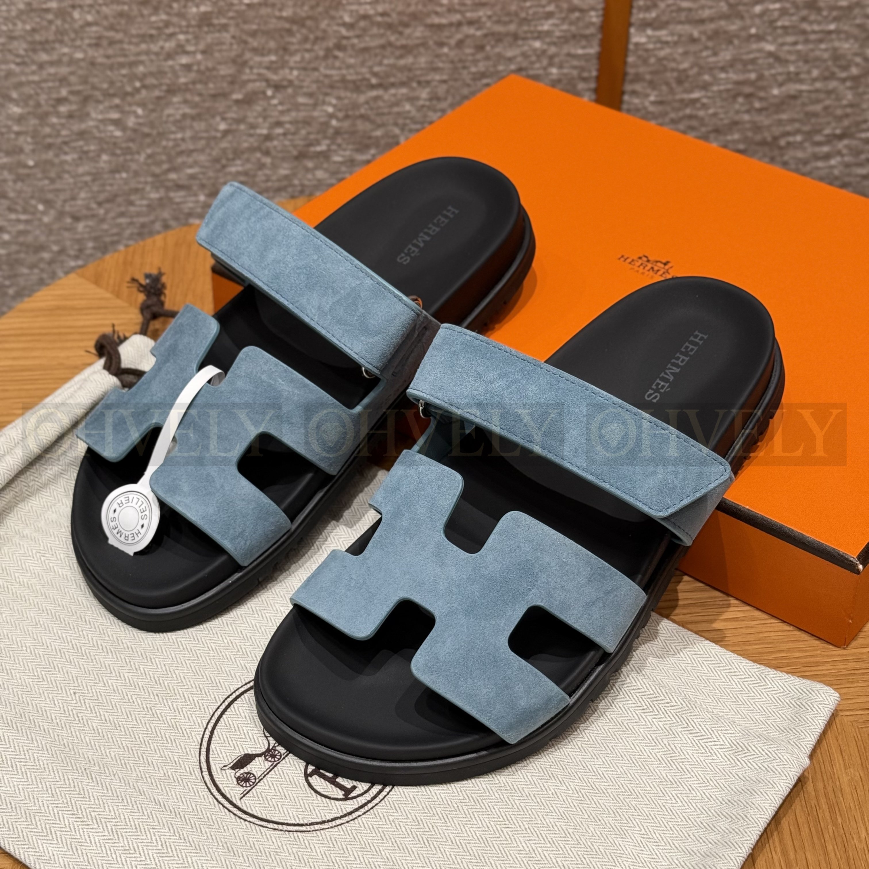 HERMÈS 에르메스 칩레 샌들 샤무아 카프스킨 & 블랙 로버 솔 (New Blue Jean) 상품 썸네일