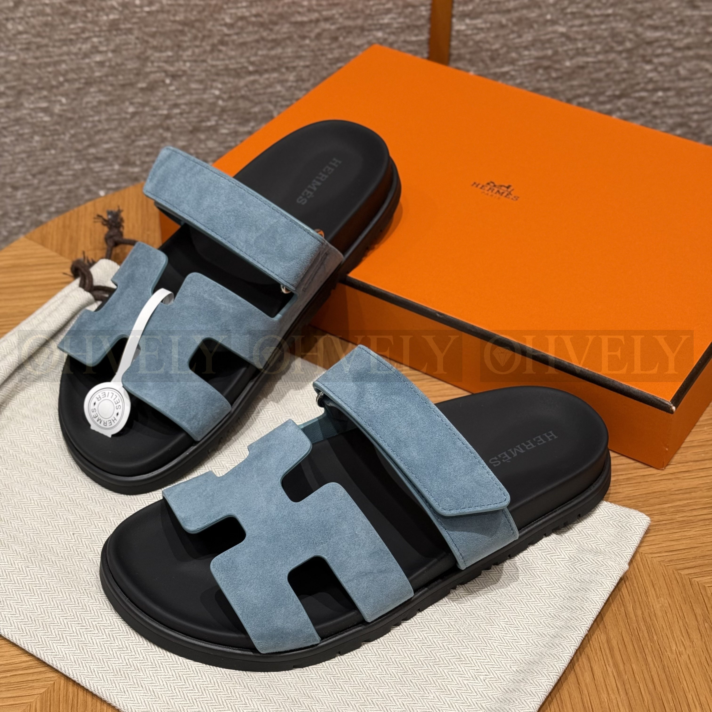 HERMÈS 에르메스 칩레 샌들 샤무아 카프스킨 & 블랙 로버 솔 (New Blue Jean) 상품 썸네일
