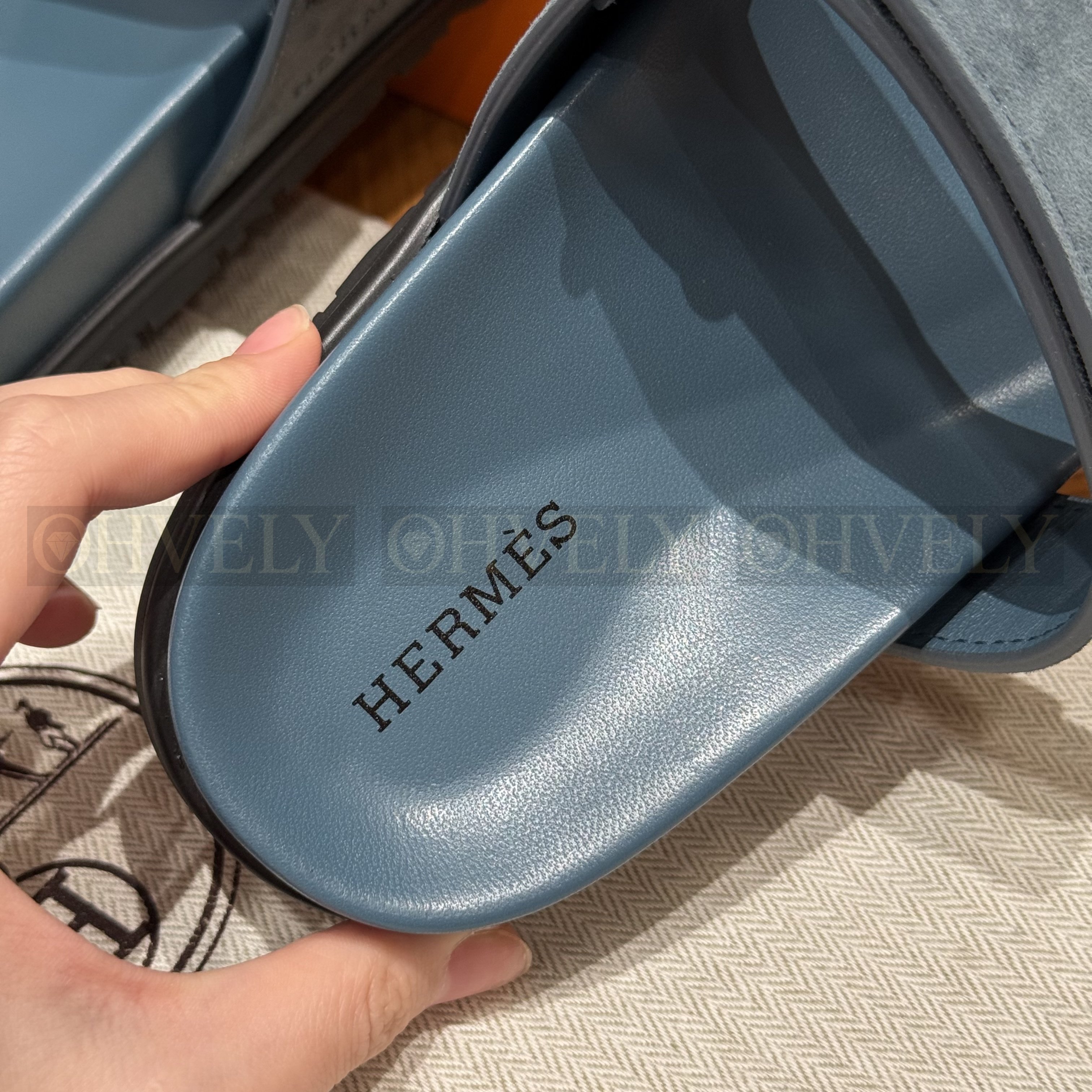 HERMÈS 에르메스 칩레 샌들 샤무아 카프스킨 & 블랙 로버 솔 (Purplish blue) 상품 썸네일