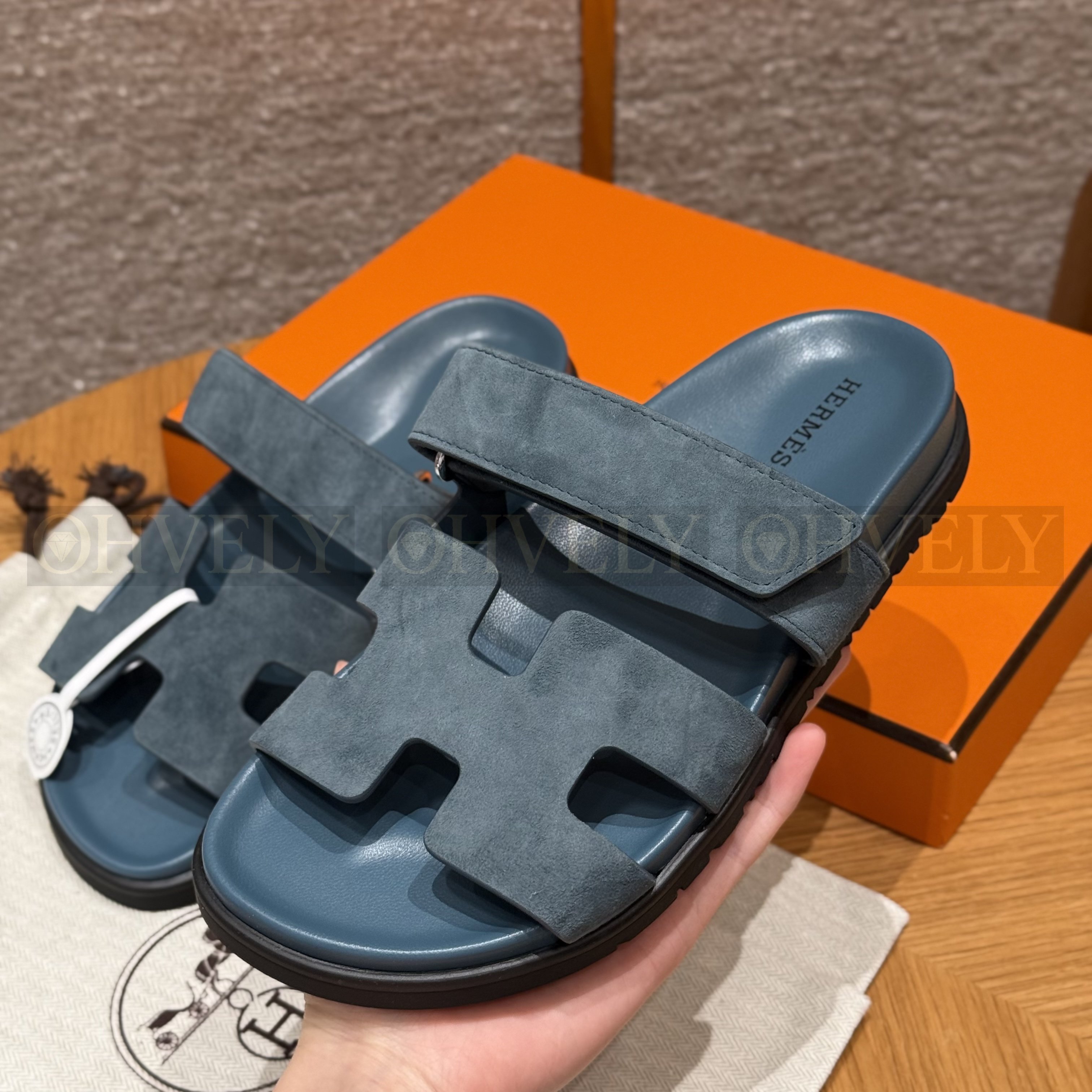 HERMÈS 에르메스 칩레 샌들 샤무아 카프스킨 & 블랙 로버 솔 (Purplish blue) 상품 썸네일