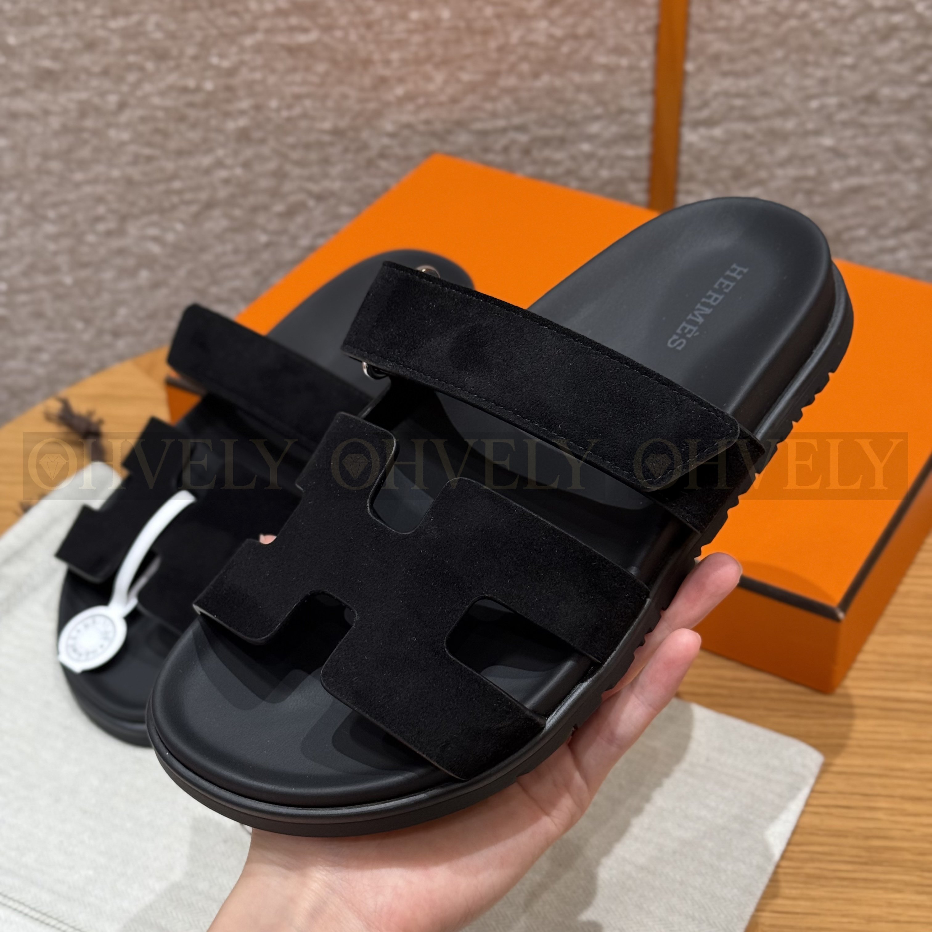 HERMÈS 에르메스 칩레 샌들 샤무아 카프스킨 & 블랙 로버 솔 (noir) 상품 썸네일