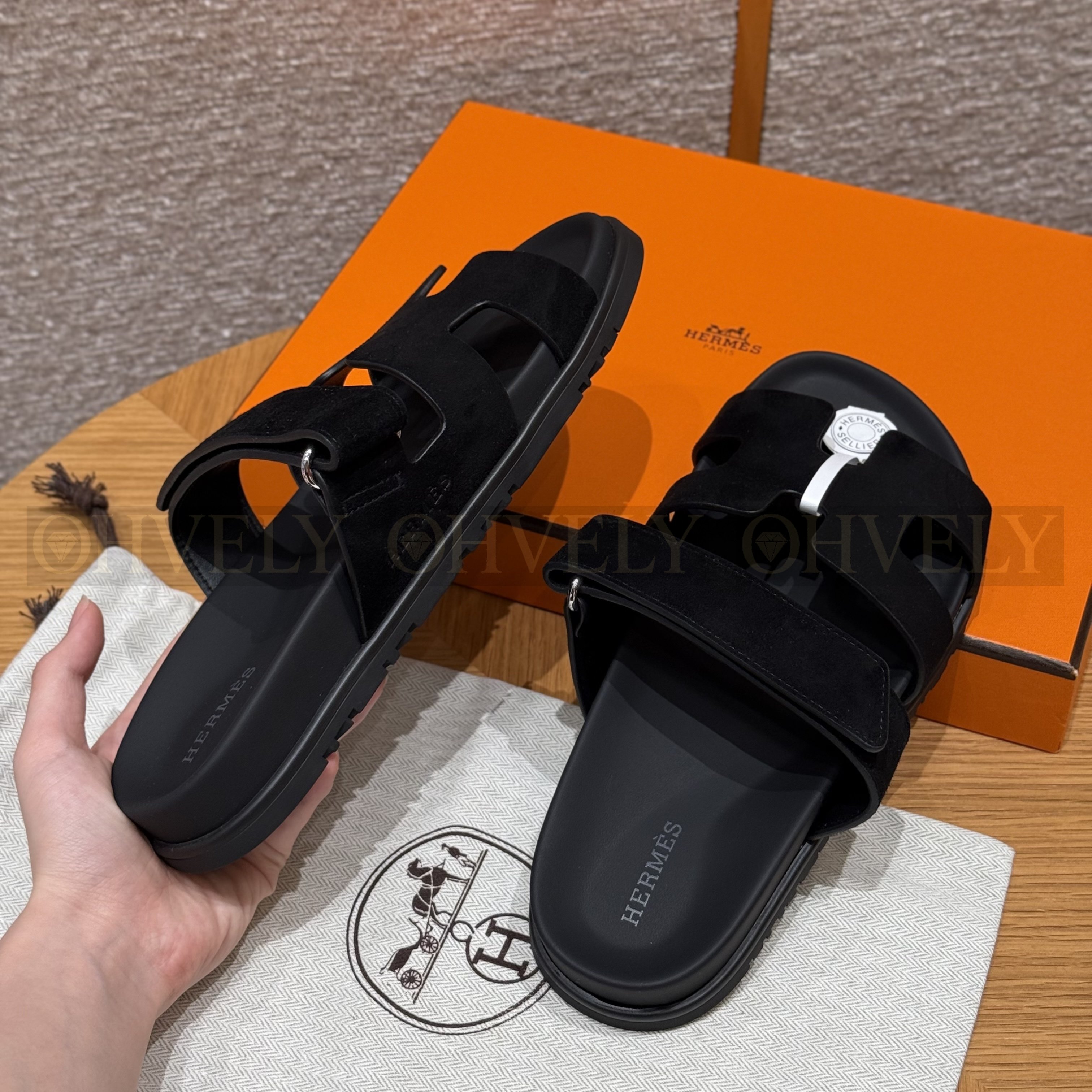 HERMÈS 에르메스 칩레 샌들 샤무아 카프스킨 & 블랙 로버 솔 (noir) 상품 썸네일