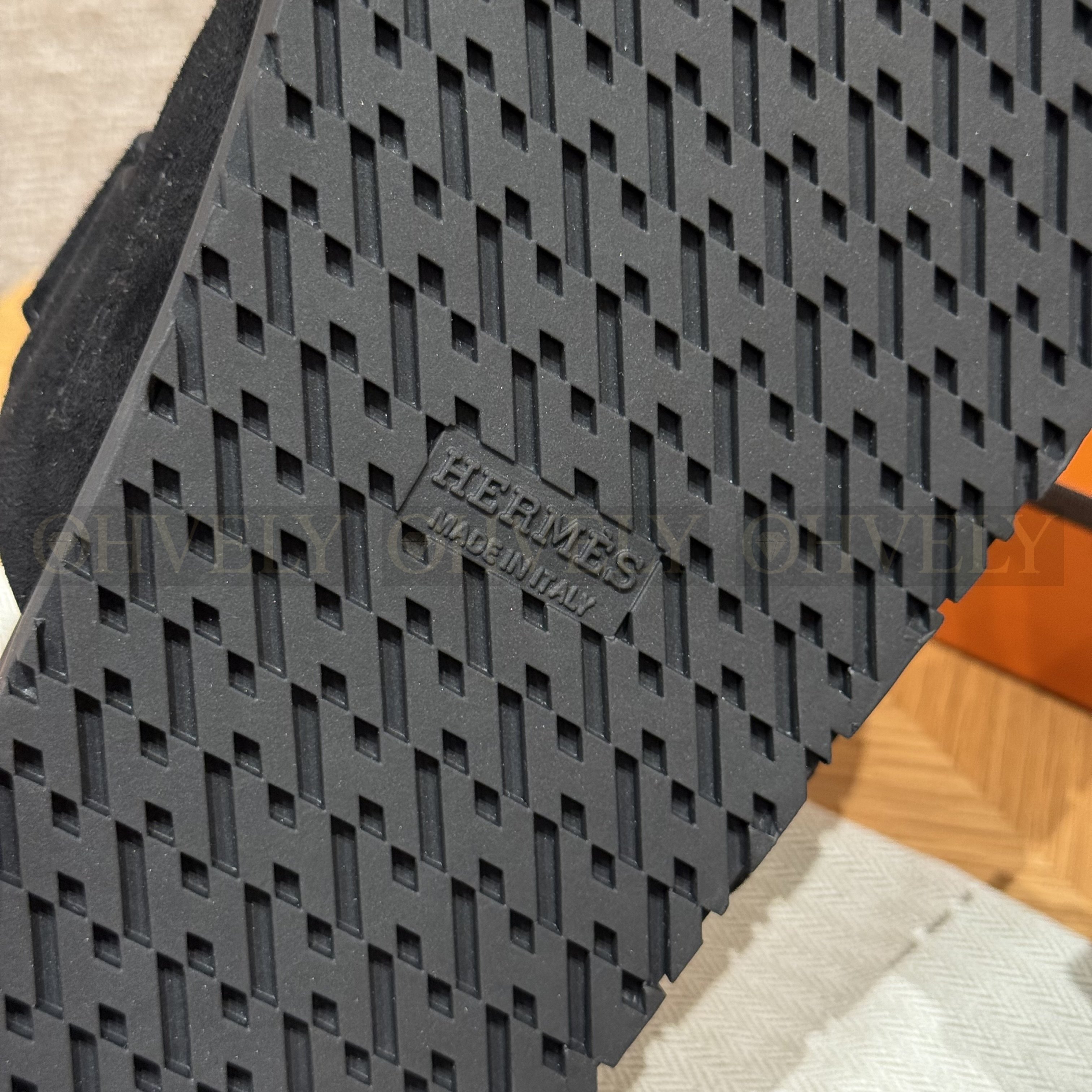 HERMÈS 에르메스 칩레 샌들 샤무아 카프스킨 & 블랙 로버 솔 (noir) 상품 썸네일
