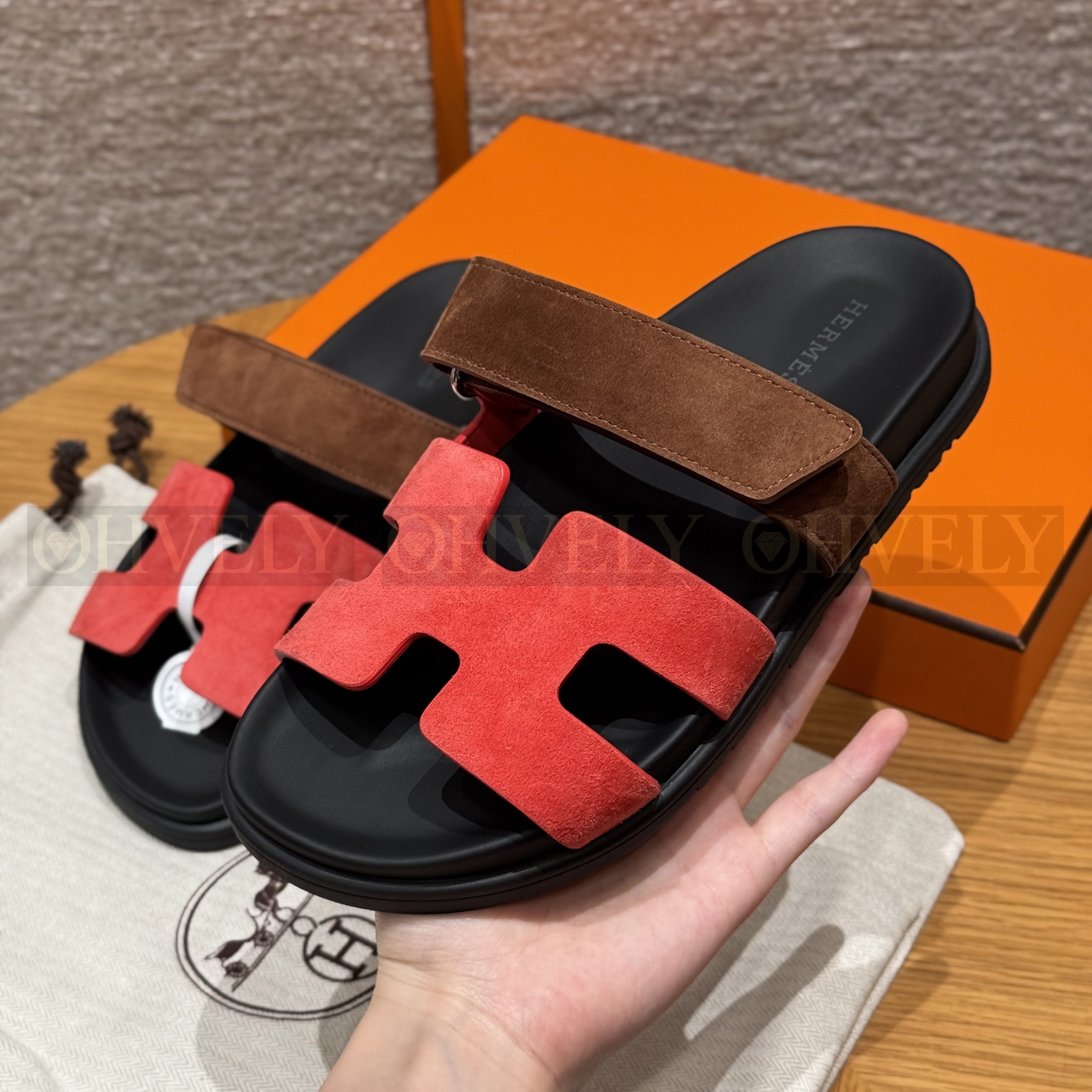 HERMÈS 에르메스 칩레 샌들 샤무아 카프스킨 & 블랙 로버 솔 (Brownish red / amber earthy yellow) 상품 썸네일