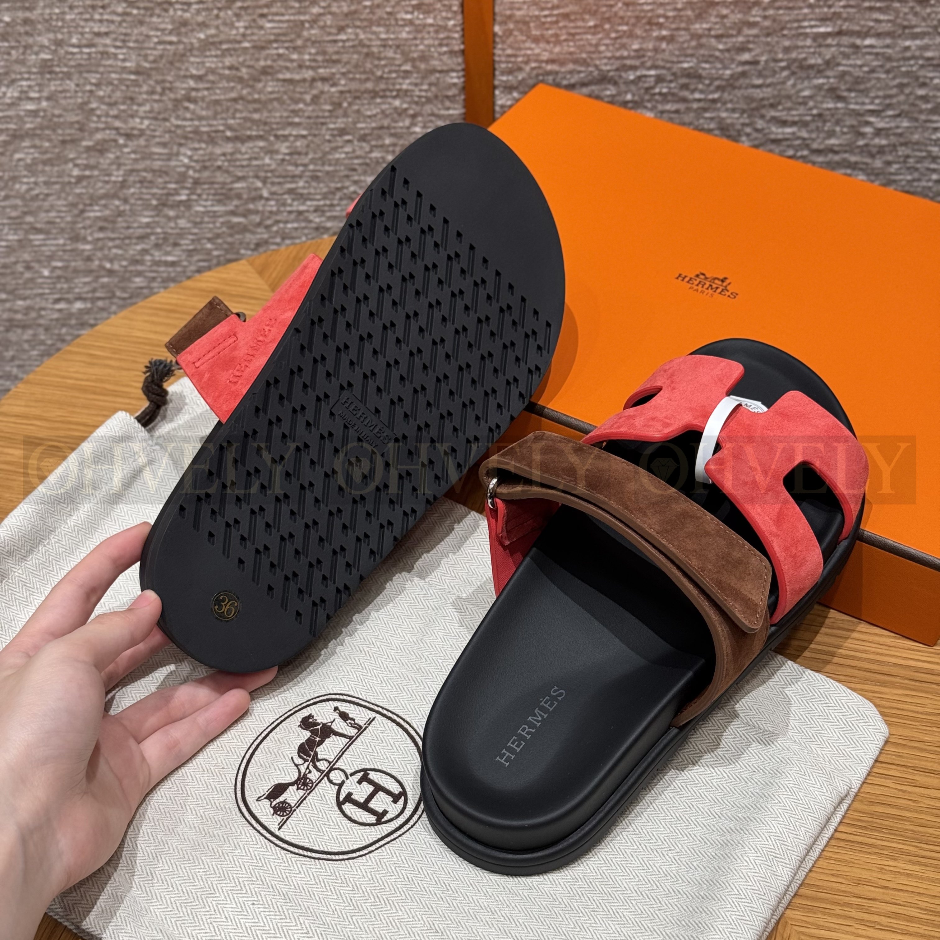 HERMÈS 에르메스 칩레 샌들 샤무아 카프스킨 & 블랙 로버 솔 (Brownish red / amber earthy yellow) 상품 썸네일