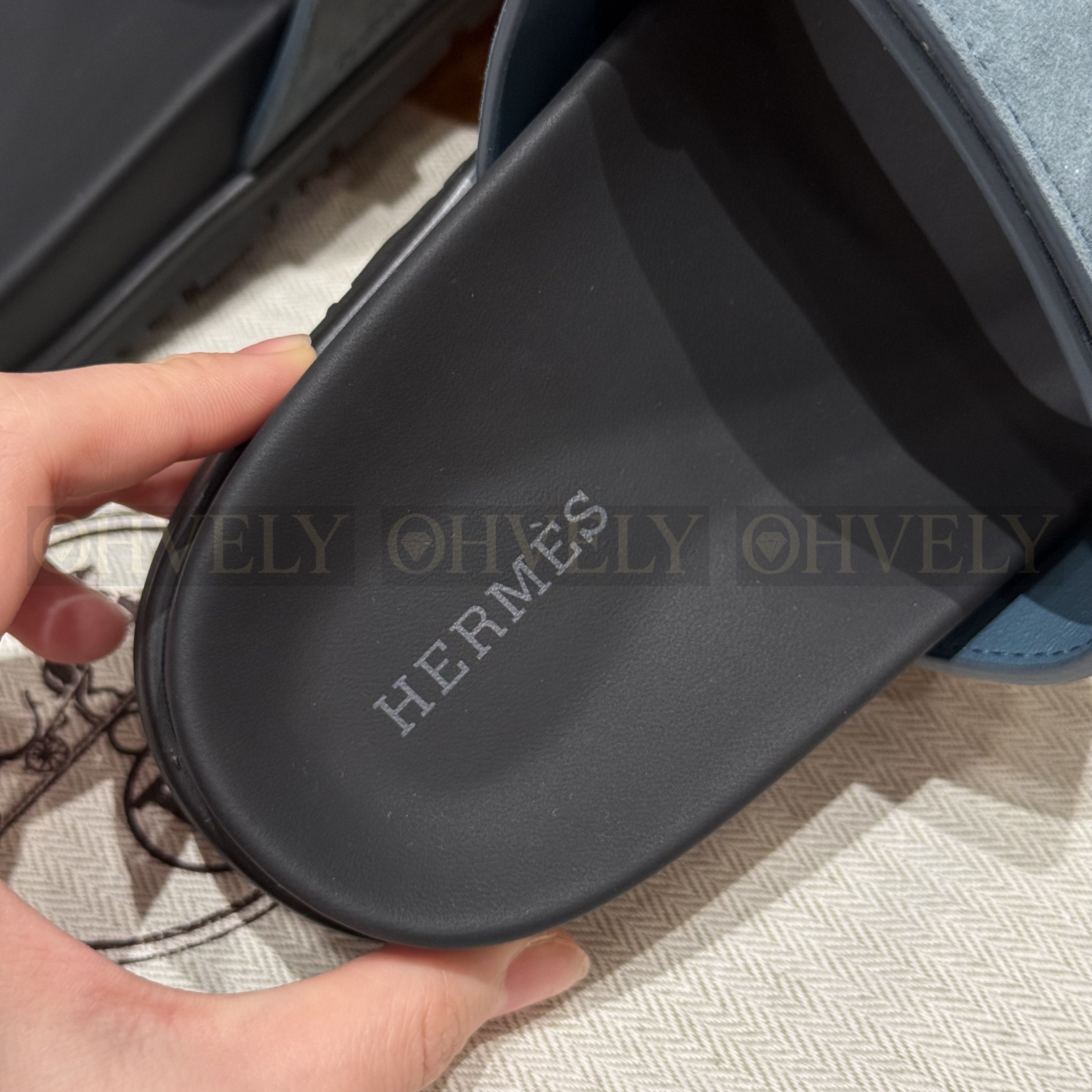 HERMÈS 에르메스 칩레 샌들 샤무아 카프스킨 & 블랙 로버 솔 (Bleu celeste) 상품 썸네일
