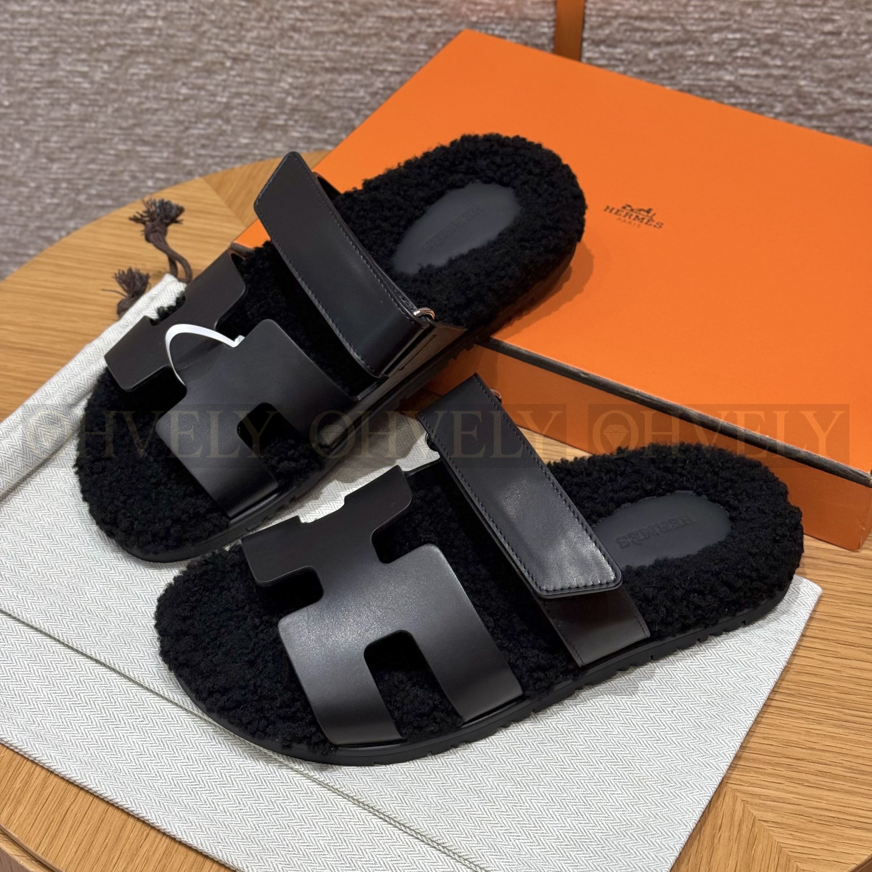 HERMÈS 에르메스 치프레 샌들 카프스킨 & 시어링 (black) 상품 썸네일