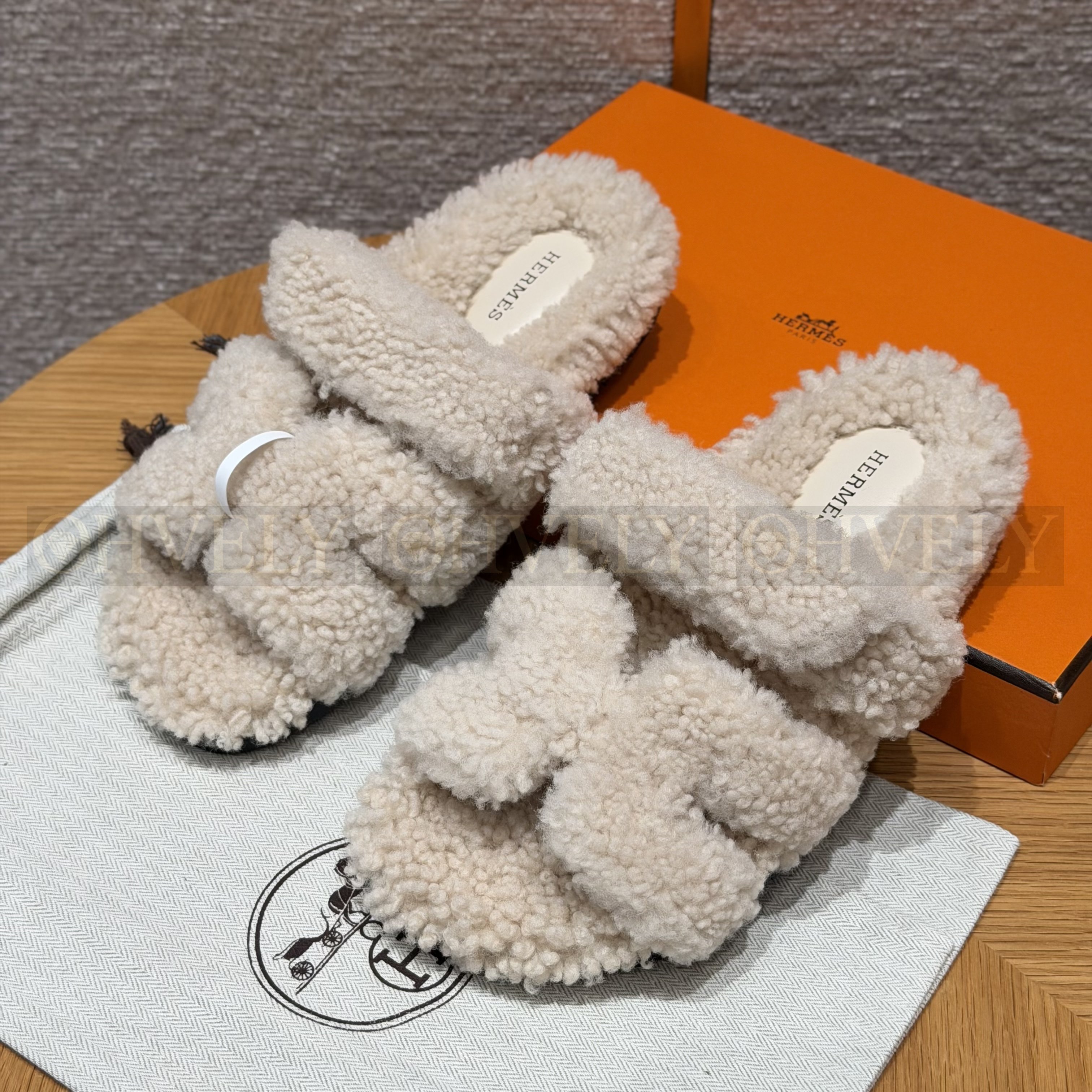 HERMÈS 에르메스 치프레 샌들 카프스킨 & 시어링 (Blanc) 상품 썸네일