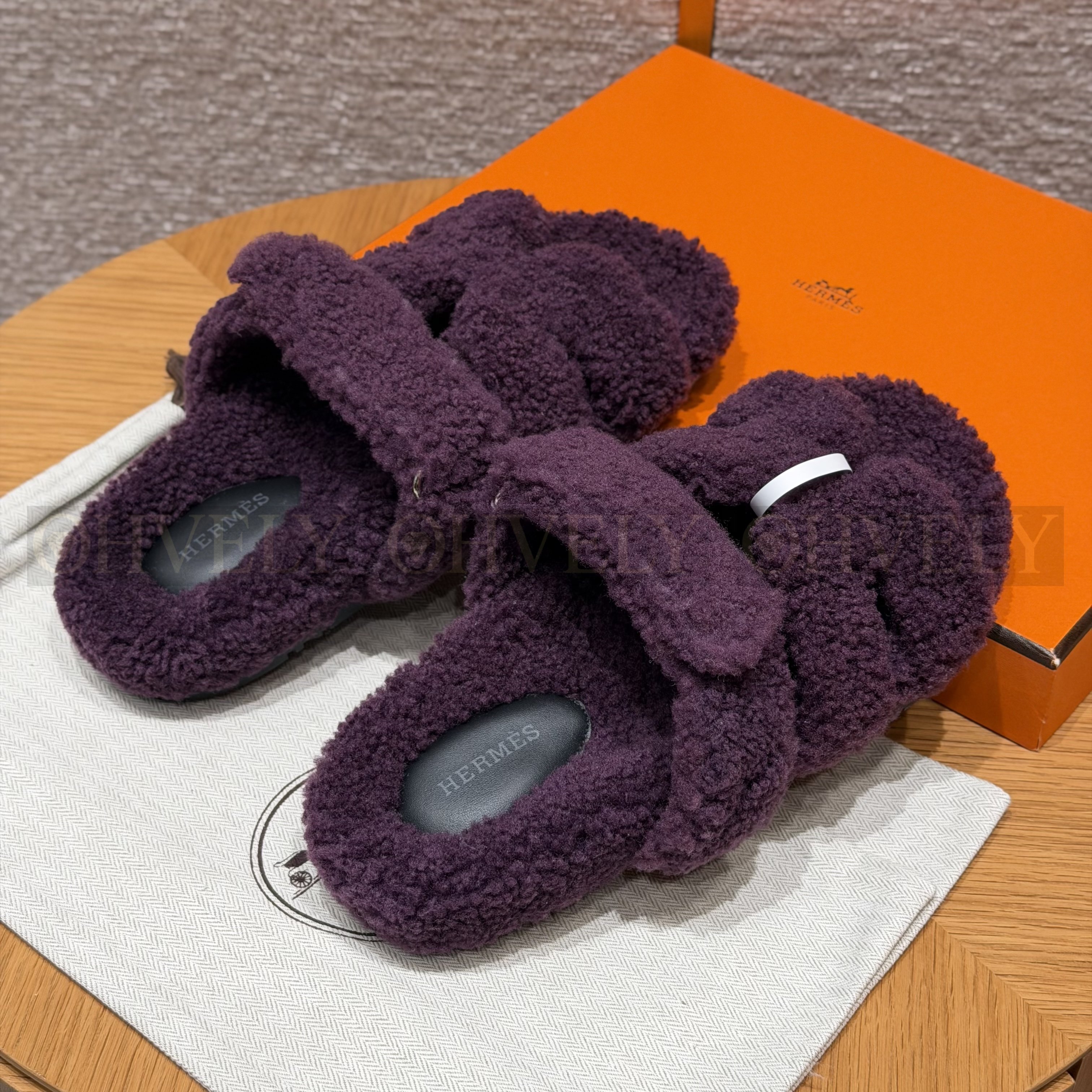 HERMÈS 에르메스 치프레 샌들 카프스킨 & 시어링 (Raisin) 상품 썸네일