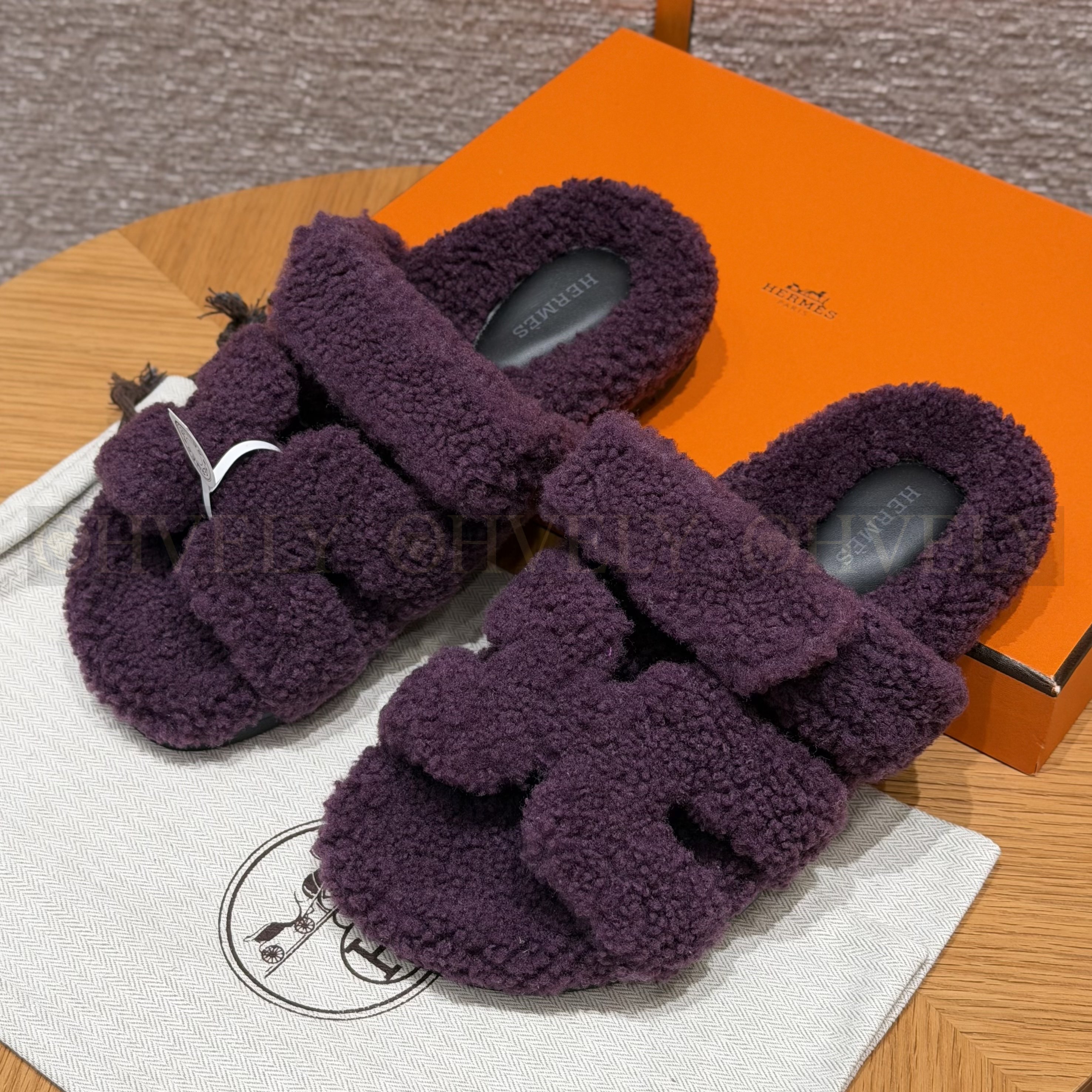 HERMÈS 에르메스 치프레 샌들 카프스킨 & 시어링 (Raisin) 상품 썸네일