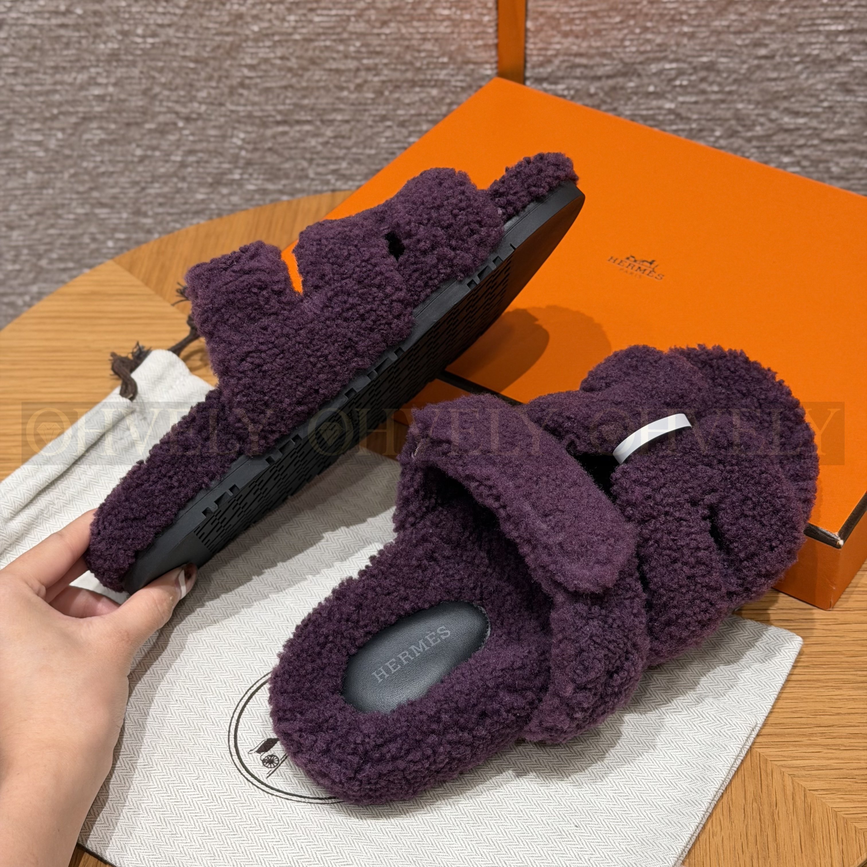 HERMÈS 에르메스 치프레 샌들 카프스킨 & 시어링 (Raisin) 상품 썸네일